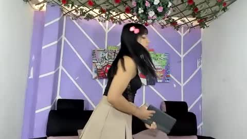 nahomi_hot2002 online show from June 2026 01:32:02 PM