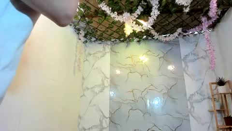 nahomi_hot2002 online show from June 2026 01:03:01 PM