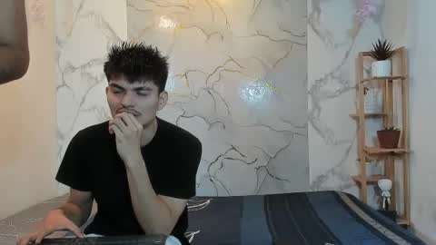 nahomi_hot2002 online show from June 2026 01:33:01 PM