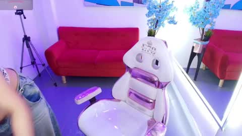 nahomi_velmont online show from June 2026 12:40:01 PM