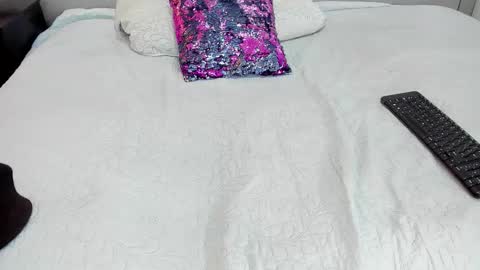 Nahomi  online show from November 2025 11:58:01 PM