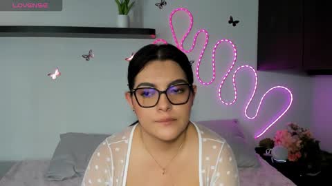 Snapshot of nahomirosse chatting on October 2025 07:14:02 PM SHELBY online show from October 2025 07:14:02 PM