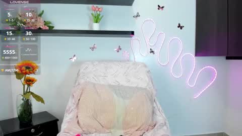 Snapshot of nahomirosse chatting on October 2025 01:32:01 PM SHELBY online show from October 2025 01:32:01 PM