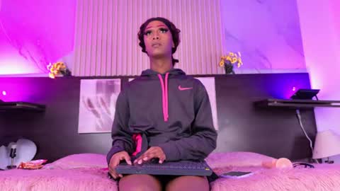nahomy_james25 online show from July 2026 11:40:01 PM