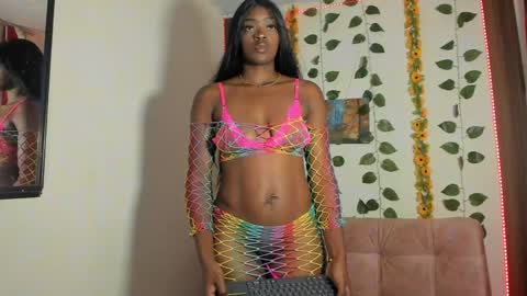 Nahomy  online show from May 2026 09:33:01 PM