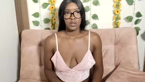 Nahomy  online show from June 2026 07:35:01 PM
