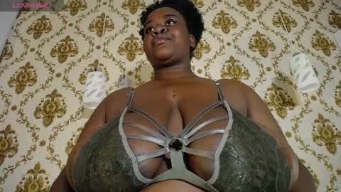 Snapshot of nahybig_boobs chatting on April 2026 12:55:01 PM Karatbby online show from April 2026 12:55:01 PM