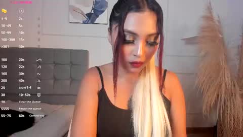 Naia Cruz online show from July 2026 07:44:01 PM