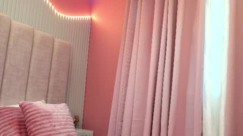 Snapshot of naira_velvett chatting on July 2026 06:32:02 PM Naira online show from July 2026 06:32:02 PM