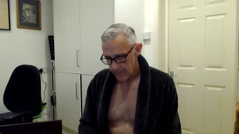 nakedcarpenteruk online show from May 2026 10:50:01 PM