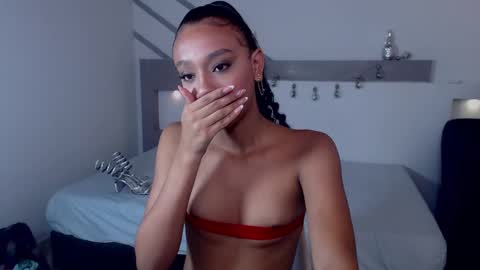 Snapshot of namoismith chatting on December 2024 03:33:02 AM Namoi Smith online show from December 2024 03:33:02 AM