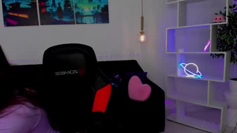 Nancy online show from November 2025 03:38:01 AM