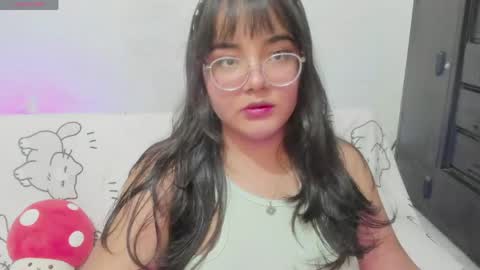 Snapshot of naoko_uwu chatting on April 2026 01:08:01 AM Naoko online show from April 2026 01:08:01 AM
