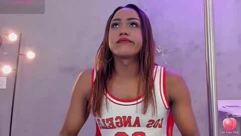 Snapshot of naomi__blair chatting on March 2026 02:05:02 AM Naomi Blair online show from March 2026 02:05:02 AM