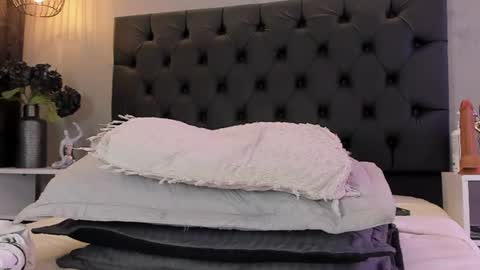 Naomi Blair online show from June 2026 09:14:01 AM