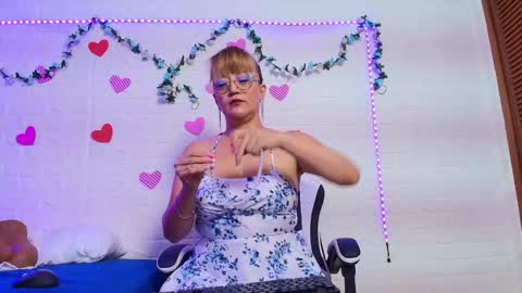 Snapshot of naomi_diamond_ chatting on October 2025 11:18:02 AM Naomi online show from October 2025 11:18:02 AM