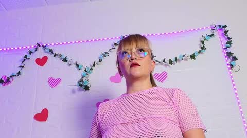 Snapshot of naomi_diamond_ chatting on November 2025 09:03:01 PM Naomi online show from November 2025 09:03:01 PM