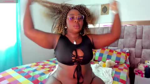 Snapshot of naomi_kiing chatting on December 2024 03:36:02 PM Nathalia King online show from December 2024 03:36:02 PM