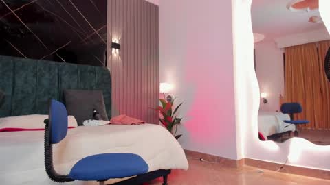 Naomi online show from April 2026 12:09:02 PM