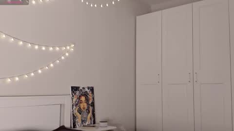 Snapshot of naomi_oops chatting on November 2025 09:57:01 PM Naomi online show from November 2025 09:57:01 PM