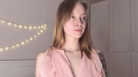 Snapshot of naomi_oops chatting on February 2026 04:05:02 PM Naomi online show from February 2026 04:05:02 PM