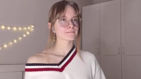 Snapshot of naomi_oops chatting on February 2026 07:39:02 PM Naomi online show from February 2026 07:39:02 PM