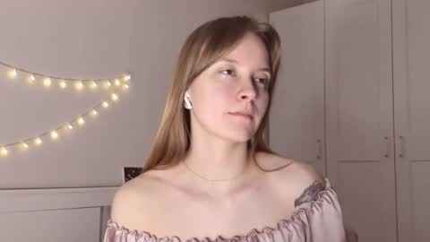 Snapshot of naomi_oops chatting on February 2026 06:36:02 PM Naomi online show from February 2026 06:36:02 PM