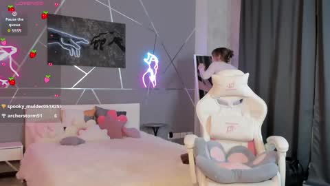 naomi_reiss online show from June 2026 12:38:01 AM