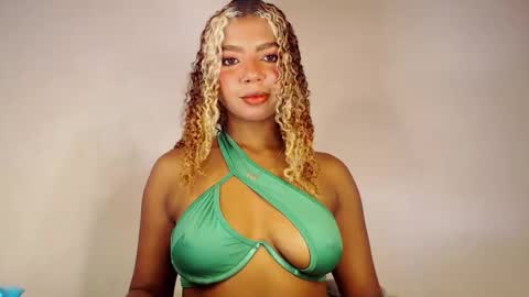 Snapshot of naomi_rider77 chatting on November 2025 05:13:01 PM mara Jos online show from November 2025 05:13:01 PM