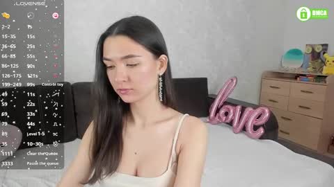 Snapshot of naomi_tara chatting on February 2025 02:24:02 PM Naomi online show from February 2025 02:24:02 PM