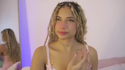 naomidawson online show from April 2026 01:19:02 AM