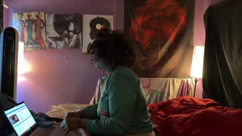 Naomi online show from December 2025 09:52:02 PM