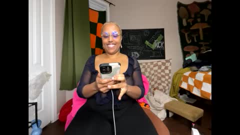 Naomigiirl6 online show from December 2024 02:44:01 PM
