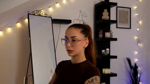 naomii_20 online show from October 2025 07:02:02 PM