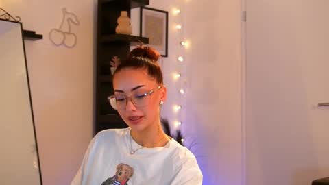 naomii_20 online show from November 2025 03:12:01 PM