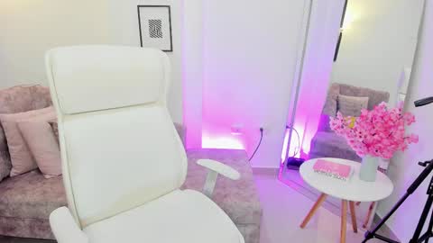 Naomi Campbell online show from November 2025 07:47:01 PM