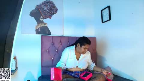 Naomi Campbel online show from December 2025 02:13:01 PM