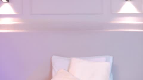 Naomi Klarc online show from June 2026 12:33:02 PM
