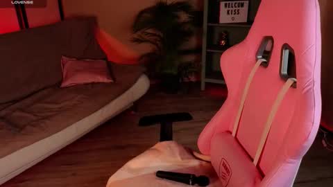 Snapshot of naomiyoru chatting on September 2025 08:43:01 PM Naomi online show from September 2025 08:43:01 PM