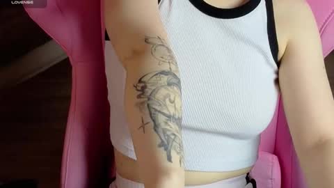 Snapshot of naomiyoru chatting on October 2025 08:27:02 PM Naomi online show from October 2025 08:27:02 PM