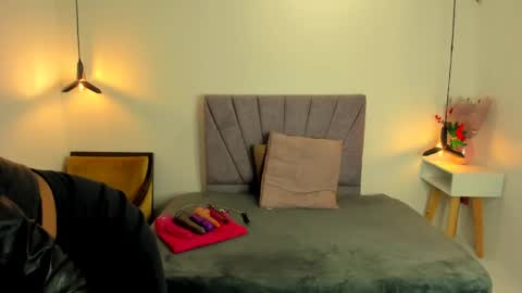 N A O M Y online show from May 2026 07:09:02 PM