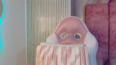 Naomy  online show from May 2026 11:59:01 AM