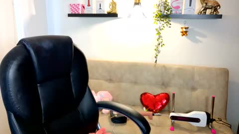 naomy online show from July 2026 09:33:01 PM