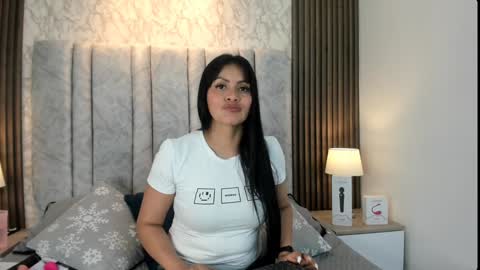 Snapshot of naomy_smithx chatting on January 2025 07:23:01 PM Naomy Smith online show from January 2025 07:23:01 PM