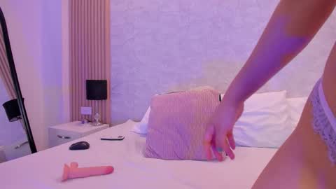 NAOMY  online show from November 2025 02:39:02 PM