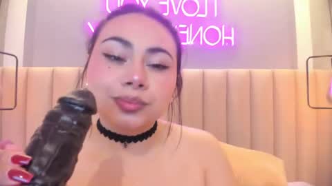 Naomy  online show from May 2026 10:52:02 AM