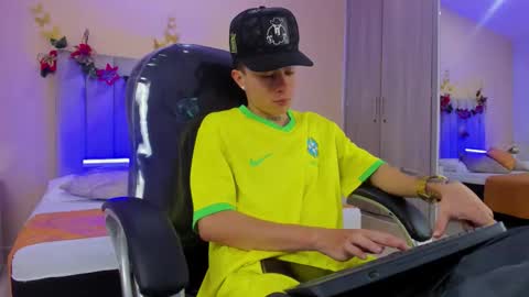 Nascary Fox online show from December 2025 07:22:01 PM