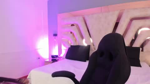 Natacha  online show from April 2026 11:23:01 AM