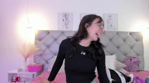 natalia online show from April 2026 04:33:02 PM
