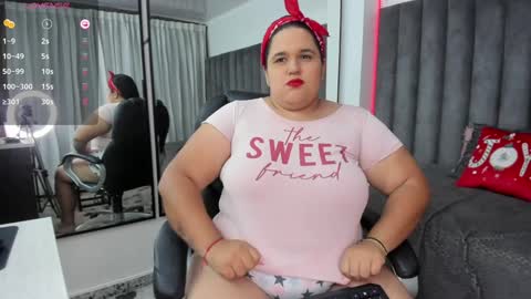 Snapshot of natalia_curvy1 chatting on December 2024 07:10:01 PM Nathalia online show from December 2024 07:10:01 PM